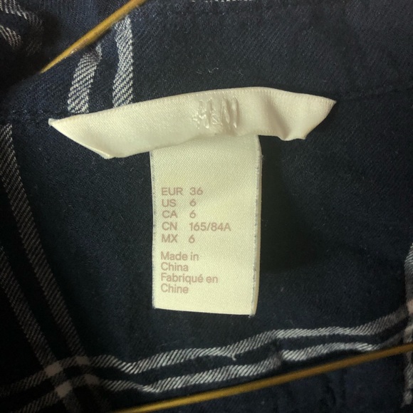 Button down - Picture 3 of 3